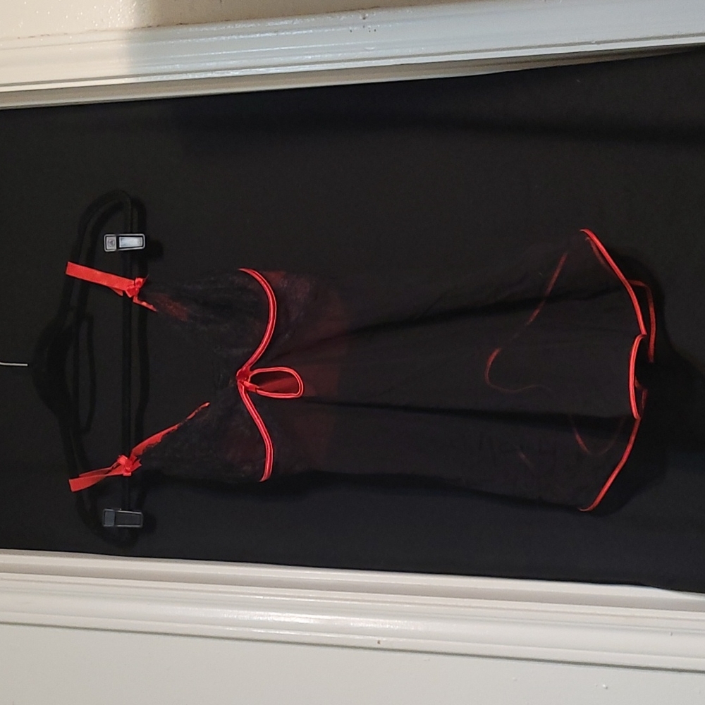 🌹Oh La la Cheri Sheer Black and Red Lace Chemise Sleepwear-Size Medium🌹